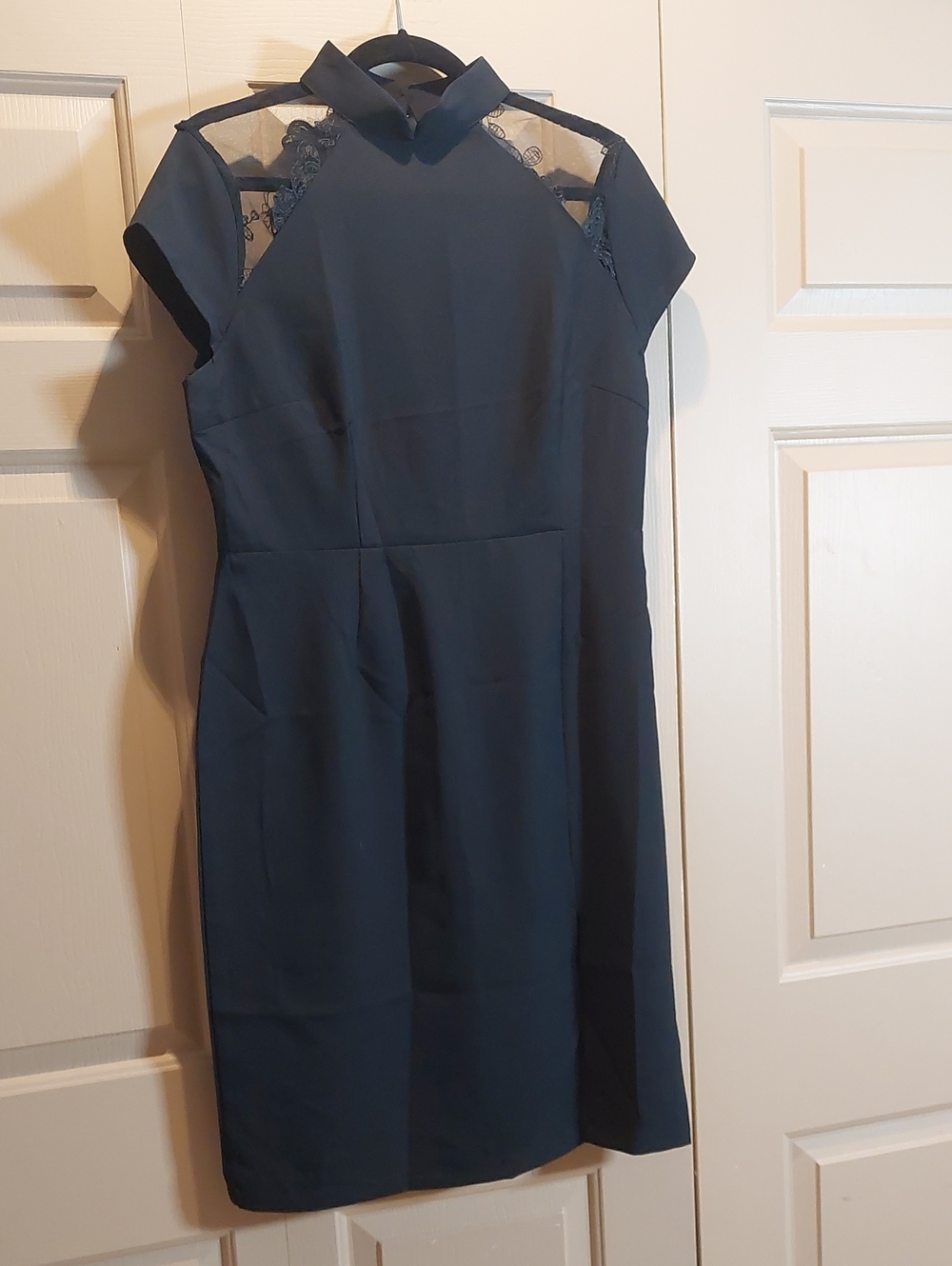 Elegant Black Lace-Accent Sheath Dress